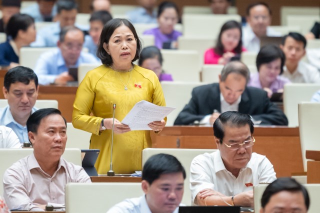 ĐBQH NGUYỄN THỊ YẾN: NÊN CHO PHÉP KÉO DÀI NGUỒN TĂNG THU, TIẾT KIỆM CHI ĐỂ ĐẦU TƯ CHO CÁC TUYẾN ĐƯỜNG CAO TỐC